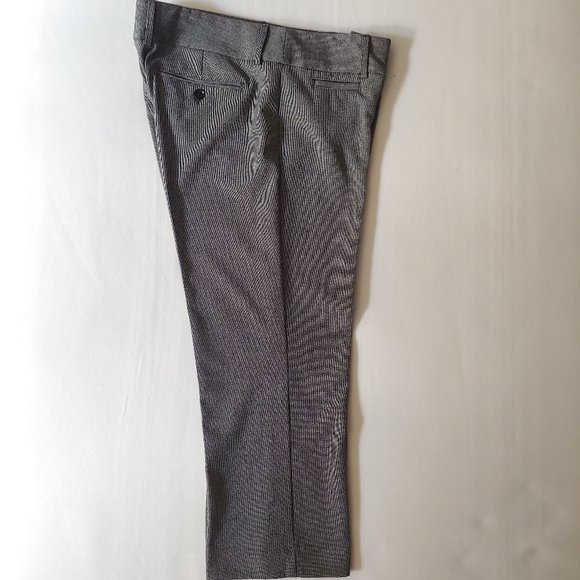 EXPRESS Design Studio Black & White Print Capri Pants Size 10 - Picture 7 of 8